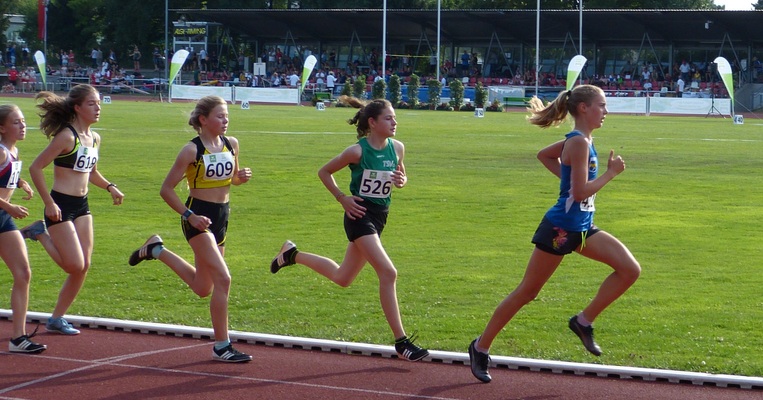 Rebecca Karl 200 m in 33 sec